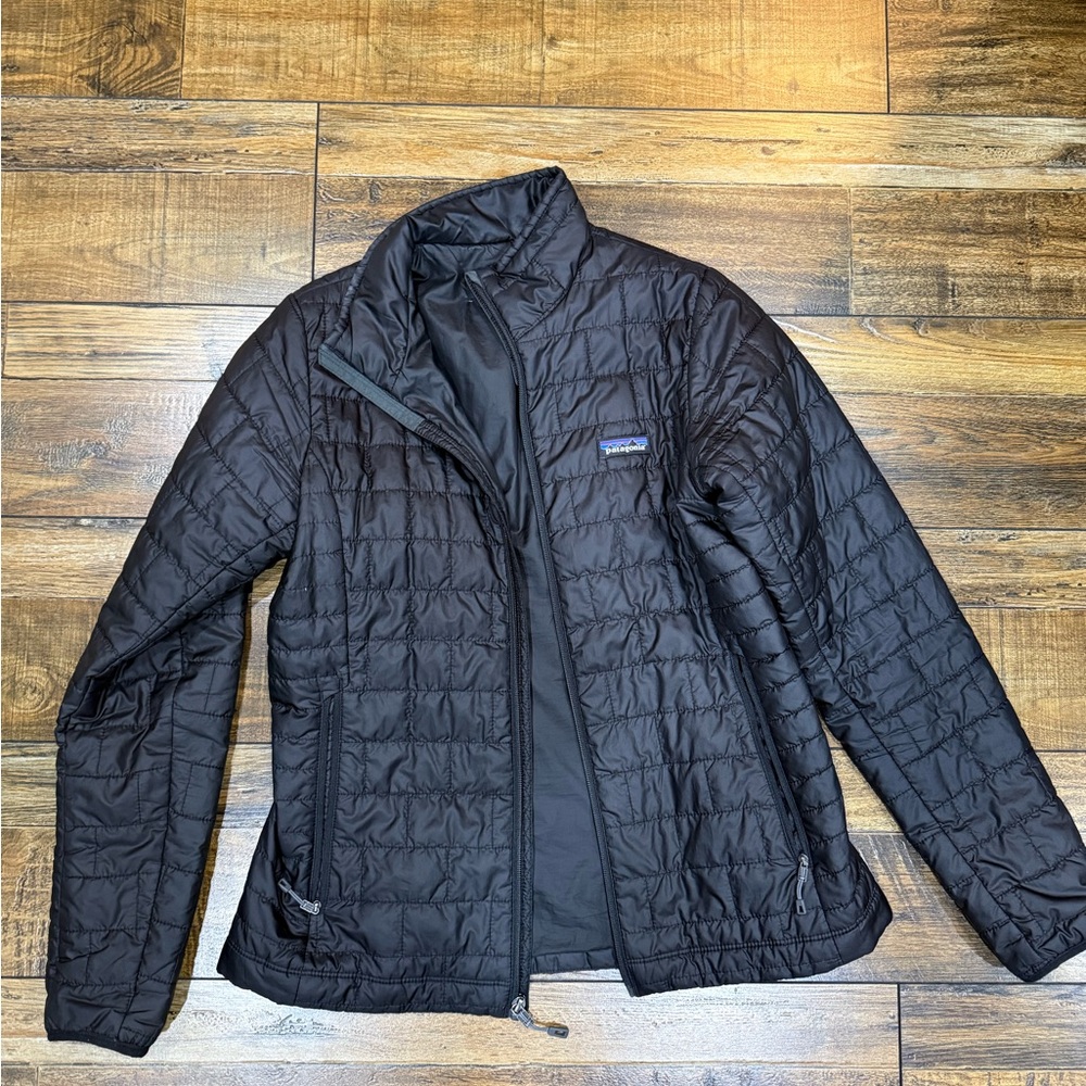 Patagonia women’s nano puff jacket